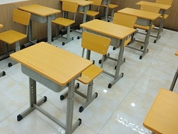 选购中小学生课桌椅是需要考虑哪些问题？课桌椅到广西哪家厂家质量好